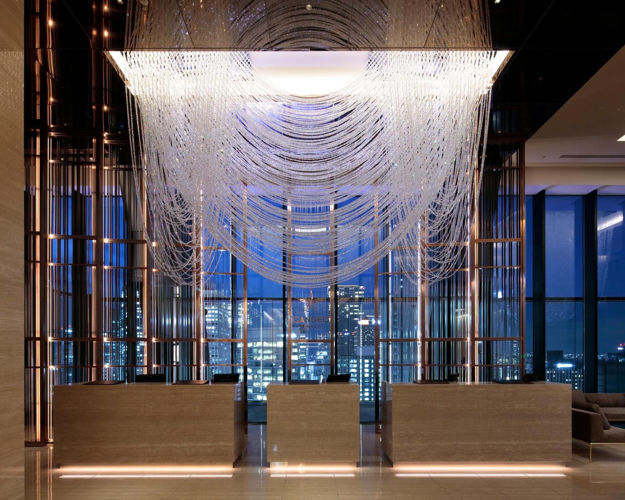 Candeo Hotels Osaka The Tower 외부 사진 The 10000-crystal chandelier at the lobby