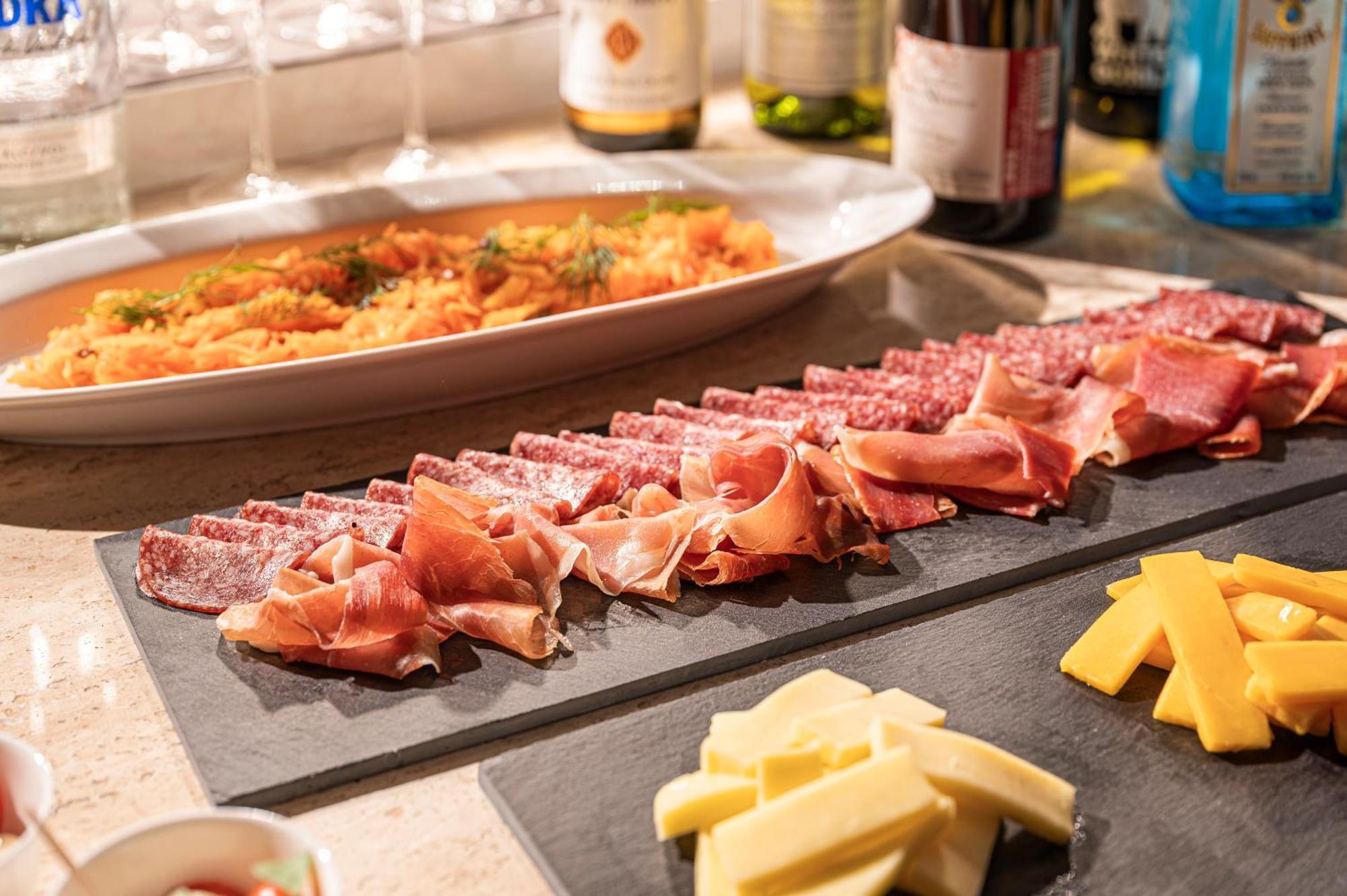 Candeo Hotels Osaka The Tower 외부 사진 Salami and cheese
