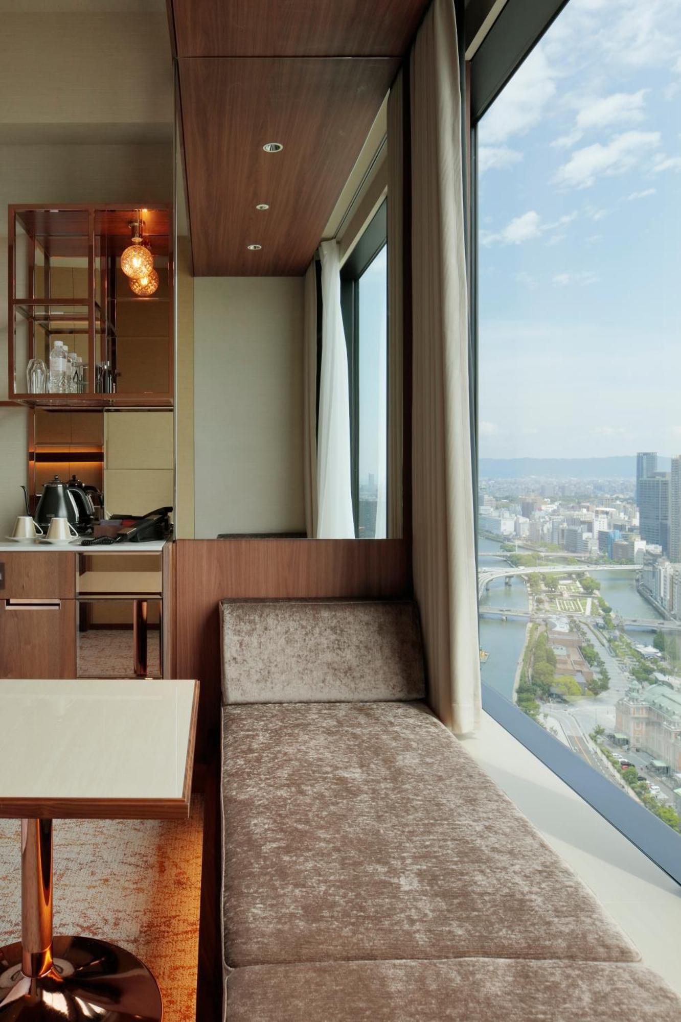 Candeo Hotels Osaka The Tower 외부 사진 A view of the River Rhine from the hotel