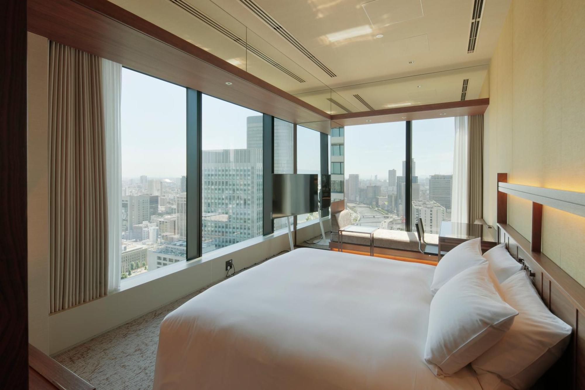 Candeo Hotels Osaka The Tower 외부 사진 A bedroom at the hotel