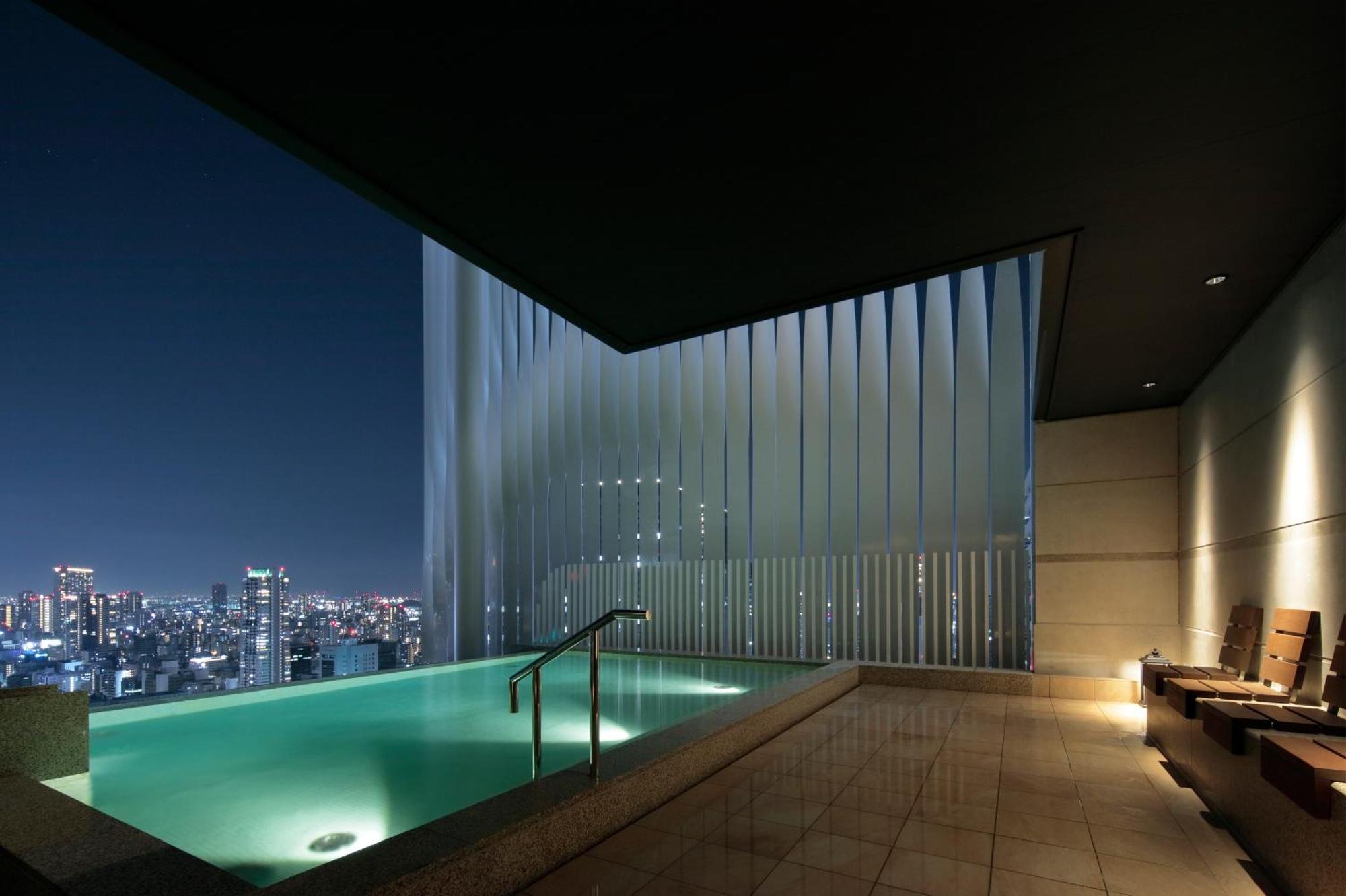 Candeo Hotels Osaka The Tower 외부 사진 The pool at the 39th floor