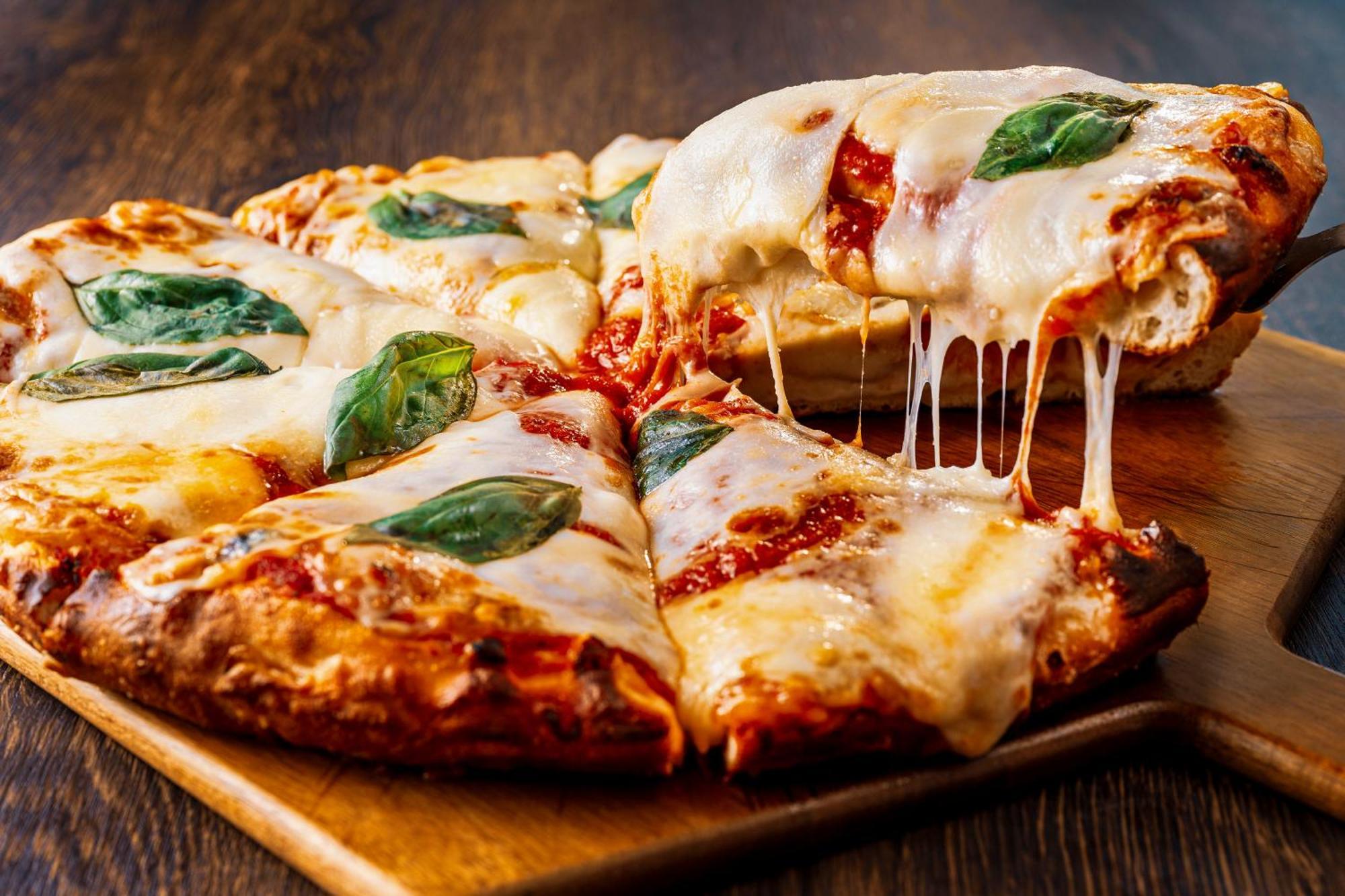 Candeo Hotels Osaka The Tower 외부 사진 A cheese pizza